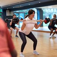 Image of lady squatting in bodypump class